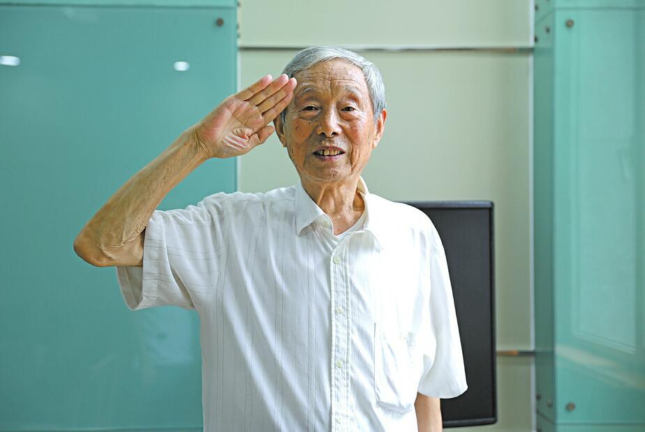 张宗德(张一 摄)本报9月15日讯(记者 胡磊)济南战役那年,张宗德老人