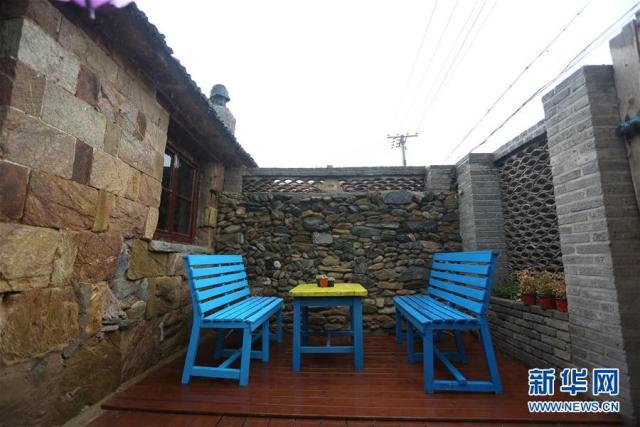 这是9月19日拍摄的砣矶岛上一家海岛风情民宿的小院.