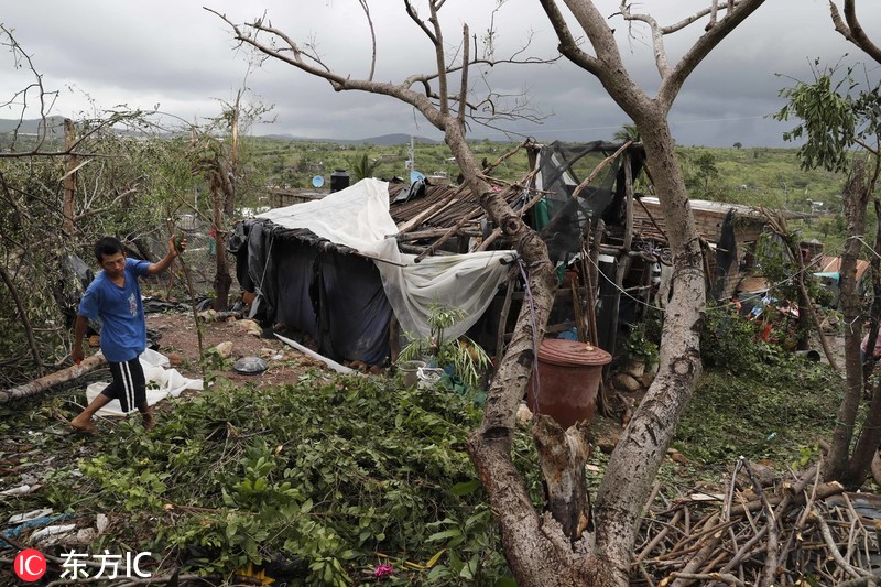 飓风威拉袭击墨西哥房屋被毁灾民生活困难重重