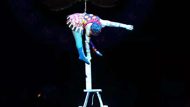 32秒!德州杂技单手劈砖"惊艳"国际大赛舞台