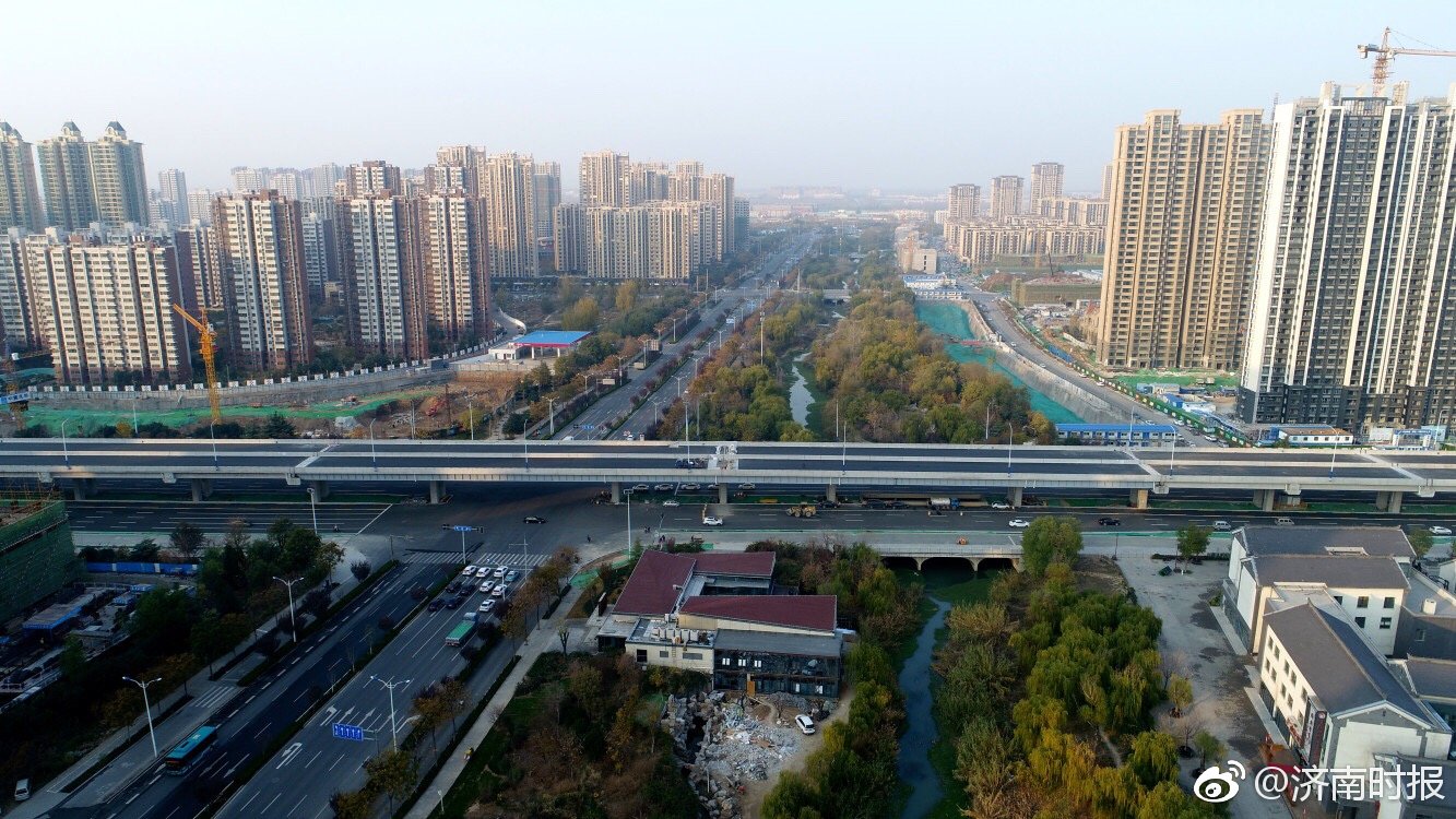 声屏障和交通标志线喷画将在月底前开始施工,年底前高架和青岛路施工