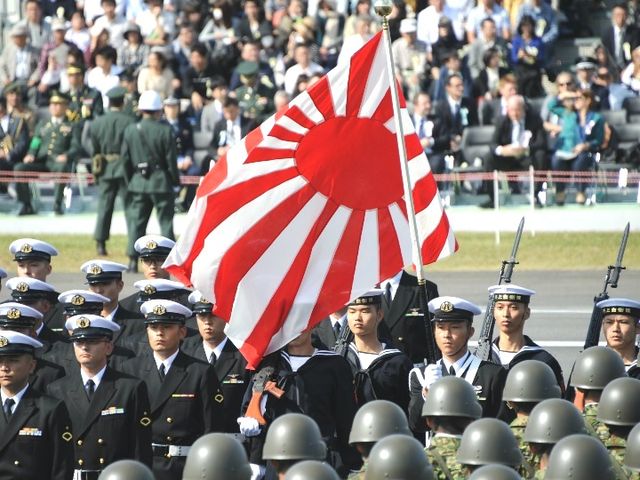 2016年10月23日,日本陸海空自衛隊閱兵式在日本埼玉縣朝霞訓練場舉行