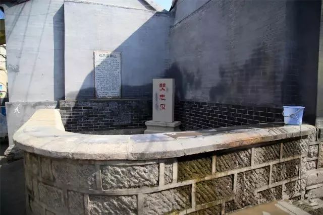 双忠祠街短短的小胡同,却给人无限幽深的感觉,仿佛古老的历史在延展着