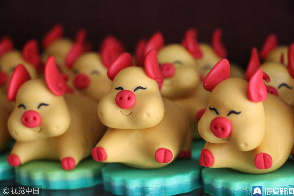 超萌!山东济宁艺人制作2019件面塑小猪作品