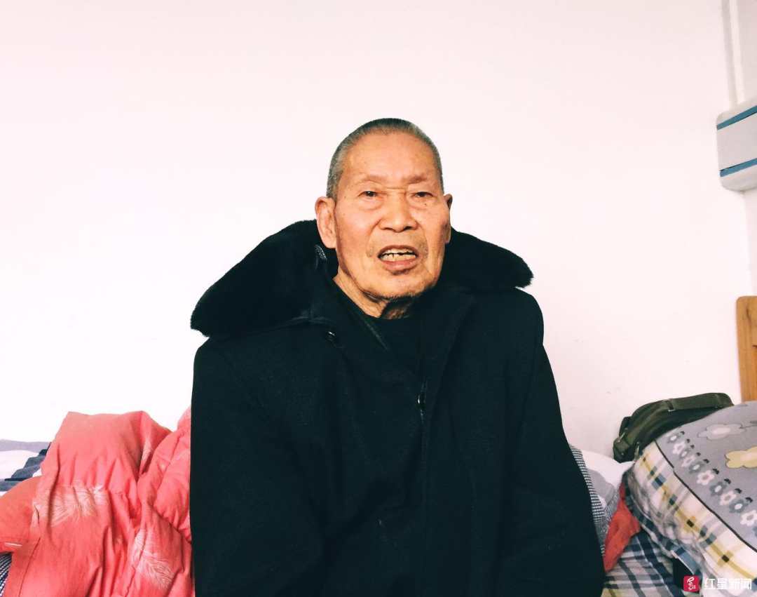 泪目成都93岁老人躺在病床上捐一万这可能是我最后一次捐钱