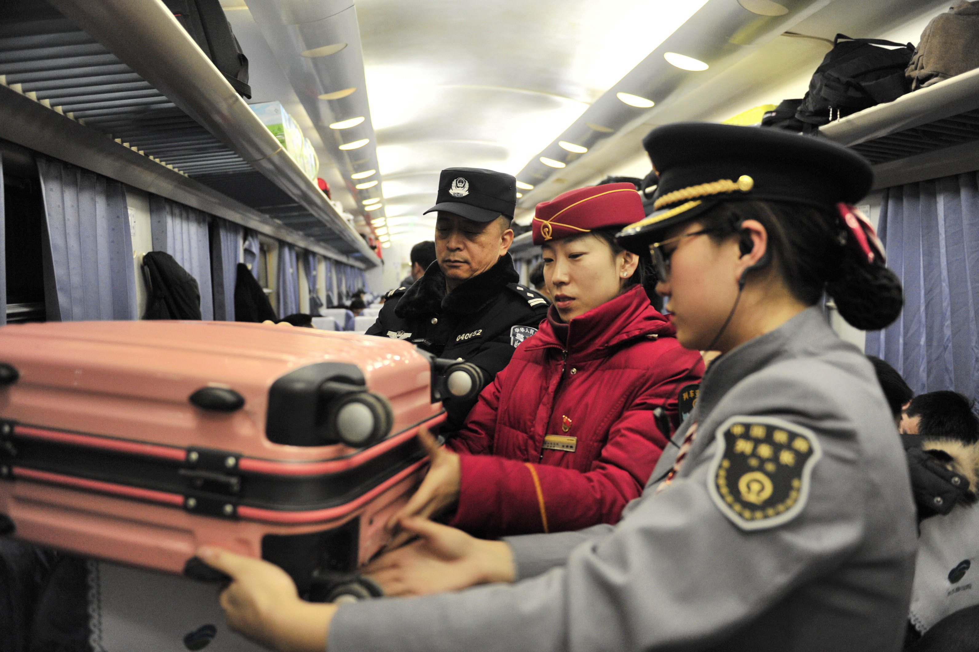 春运面孔夜行列车上的守车人