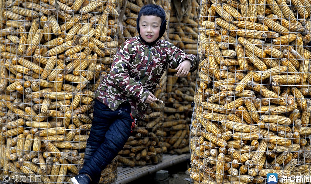 放心变丑!城里时尚娃返乡过年秒变"村娃"