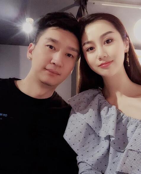 过年撒狗粮孙悦与爱妻包饺子李根夫妇自拍