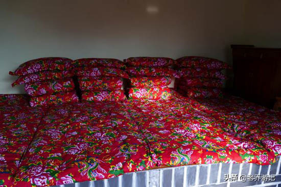 旅荐丨住木屋铺花被大土炕睡出驾驭地球般快感