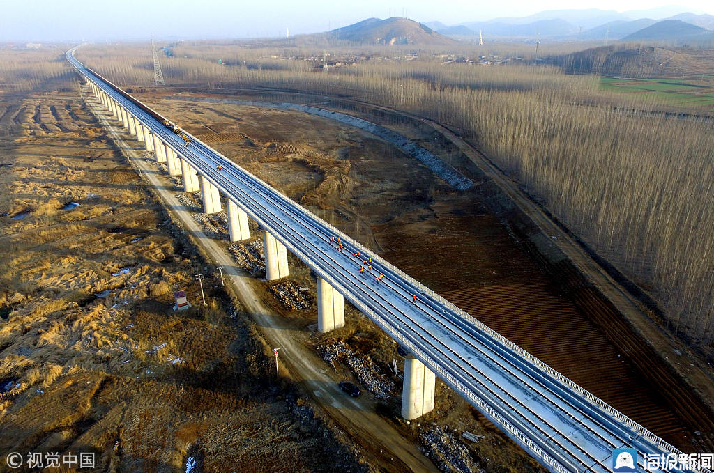 临沂鲁南高铁节后铺轨忙