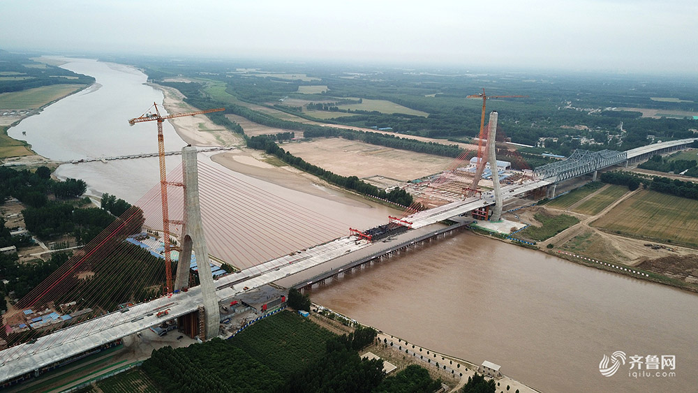 济南泰东高速黄河大桥顺利合龙