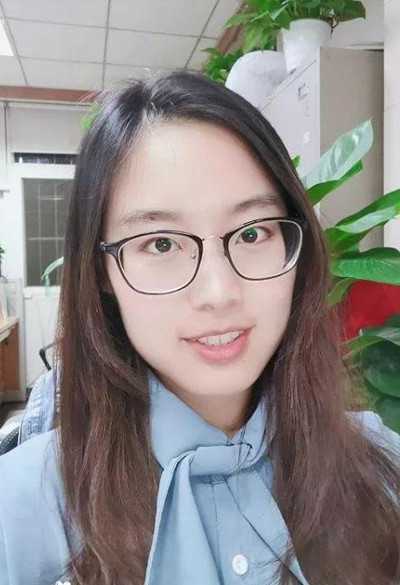 最近,浙江杭州景芳中学的95后教师陈欣火了,她代表学校的七年级语文组