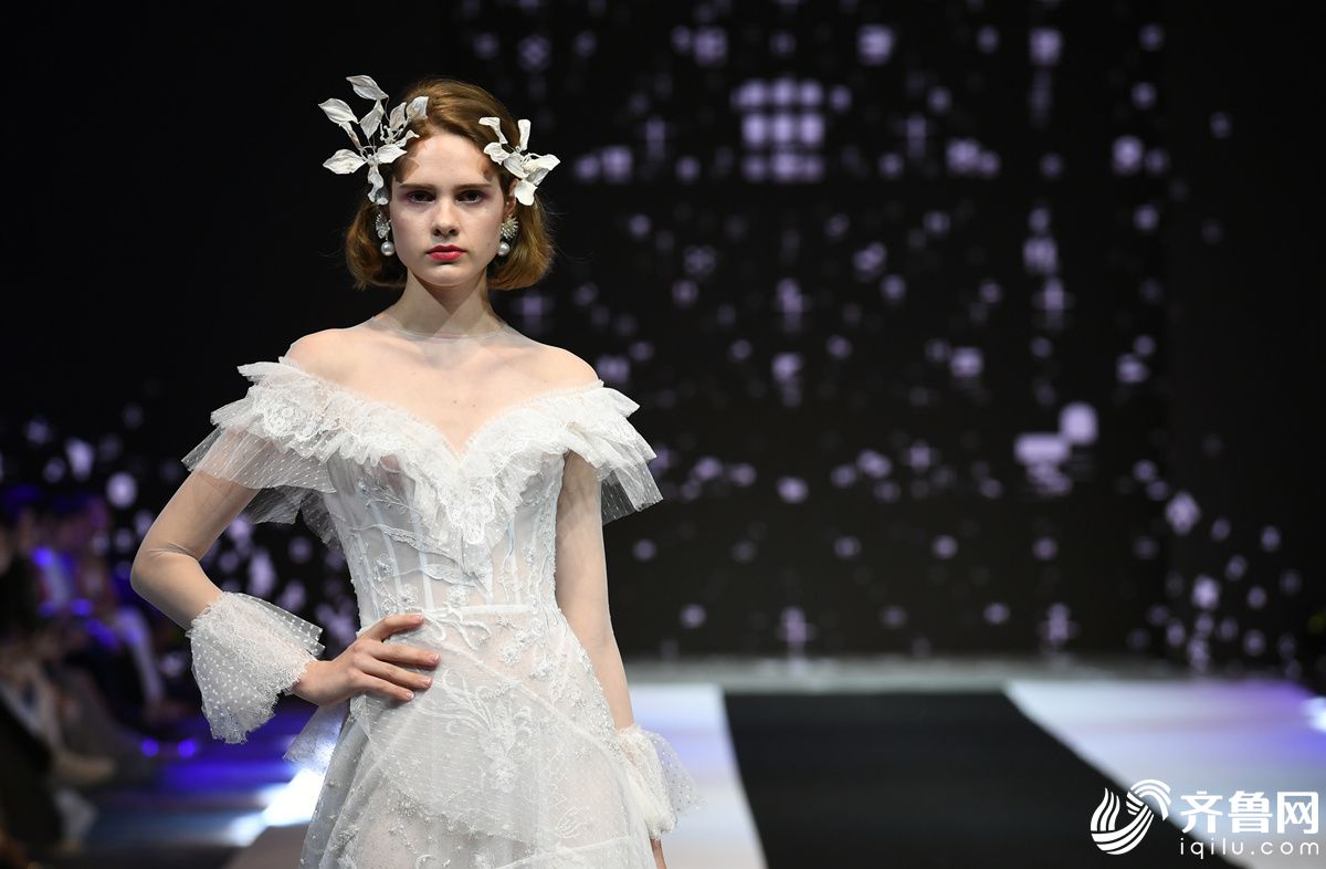 中外模特穿婚纱走t台!济南这场高端婚纱秀"666"