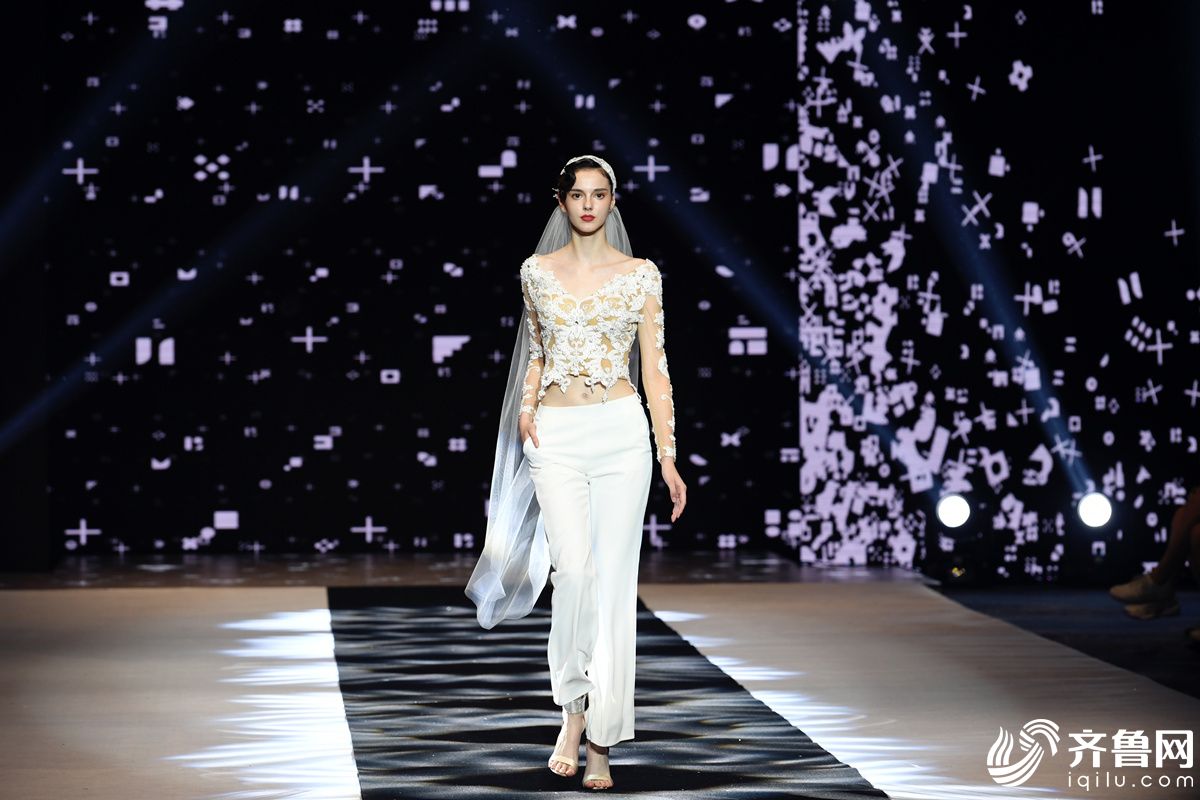 中外模特穿婚纱走t台!济南这场高端婚纱秀"666"