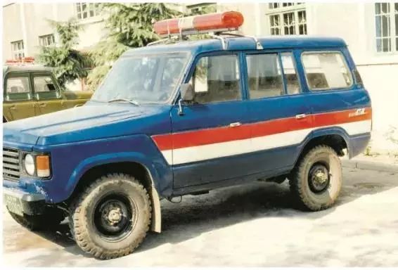警用吉普车110警车警用面包车宣传车建国初期押送罪犯车辆装备发展