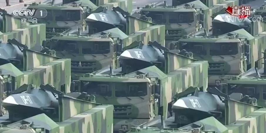 70大庆共和国武装力量徒步方队地面装备方队空中战机梯队慢览