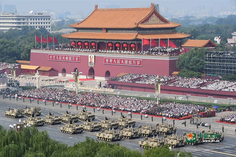 参加庆祝新中国成立70周年阅兵式的这位标兵来自山东传媒职业学院