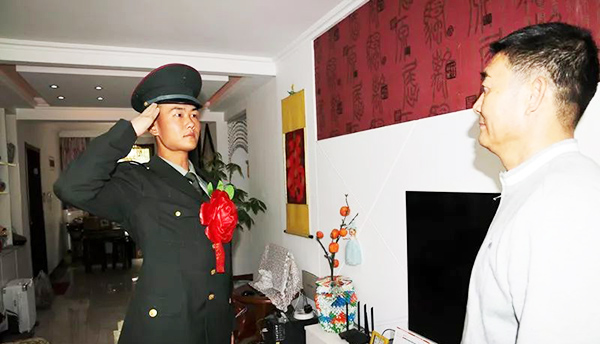 国庆阅兵标兵排头朱广宇退伍回德州5年执行了200多次仪仗司礼任务