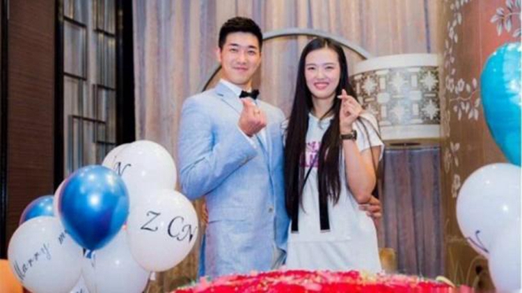 张常宁探班未婚夫训练场边甜蜜撒狗粮