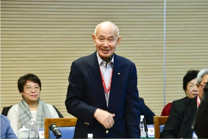 局长叶立耘出席座谈会并讲话,市公安局党委副书记,政委李刚主持会议