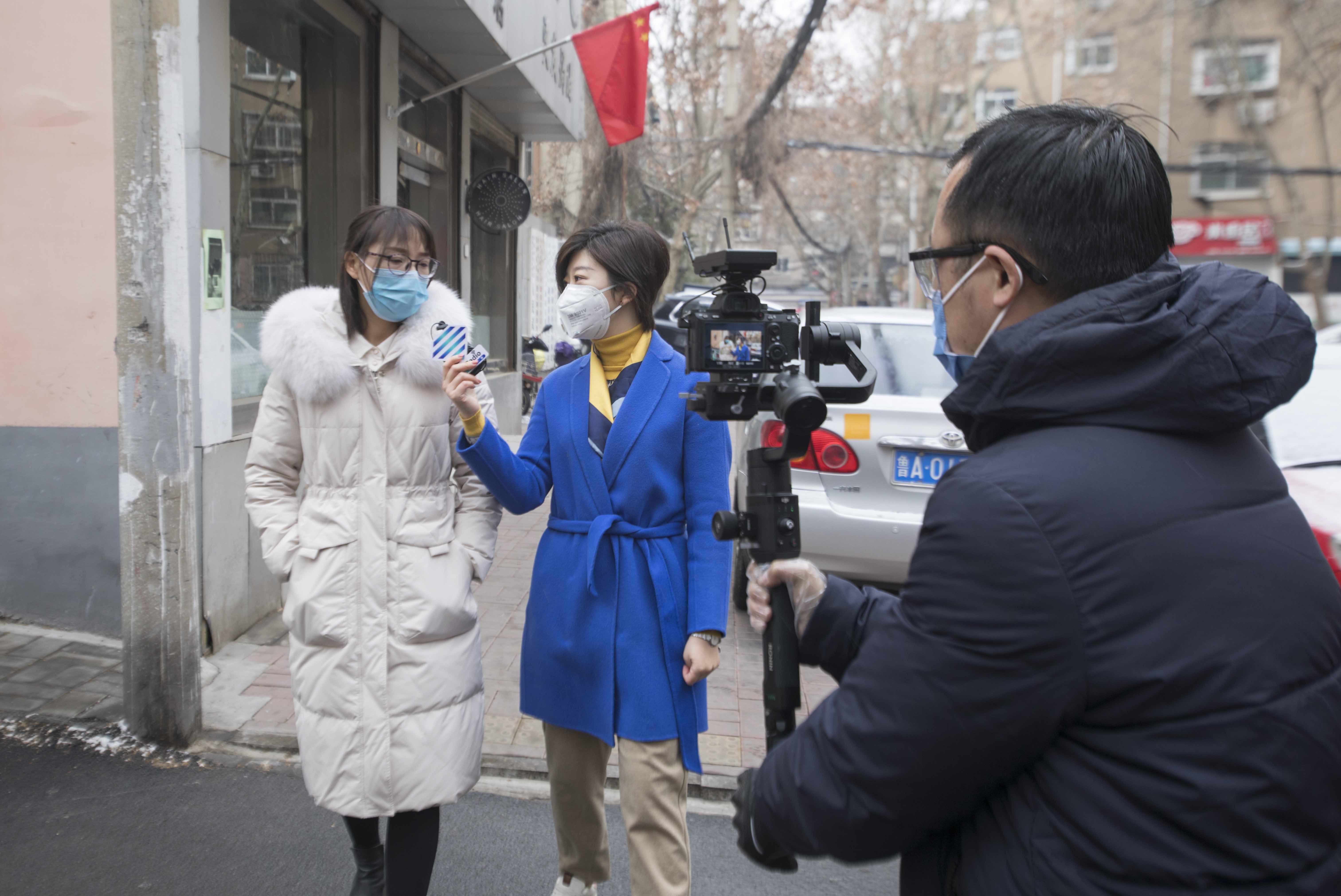 隔离不隔爱温暖化风雪山东经济广播记者雪中探访社区防疫一线