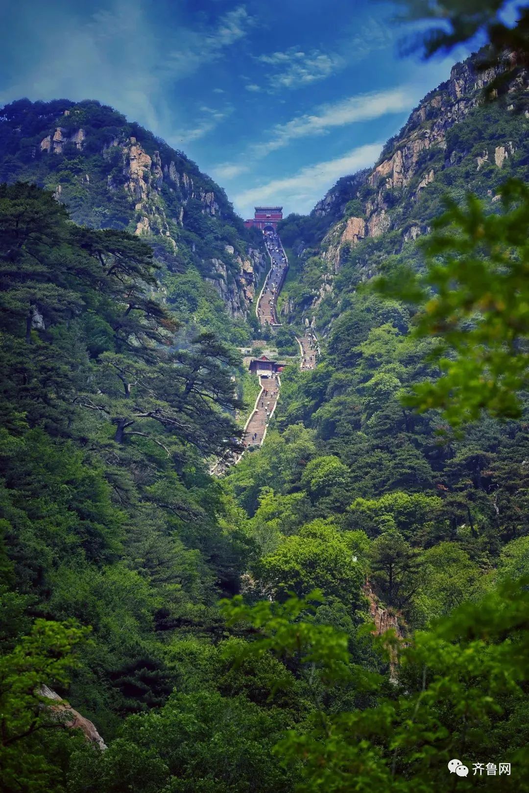 泰山是一座神山,聖山,文化山,平安山,登泰山保平安,泰山景區秉承待