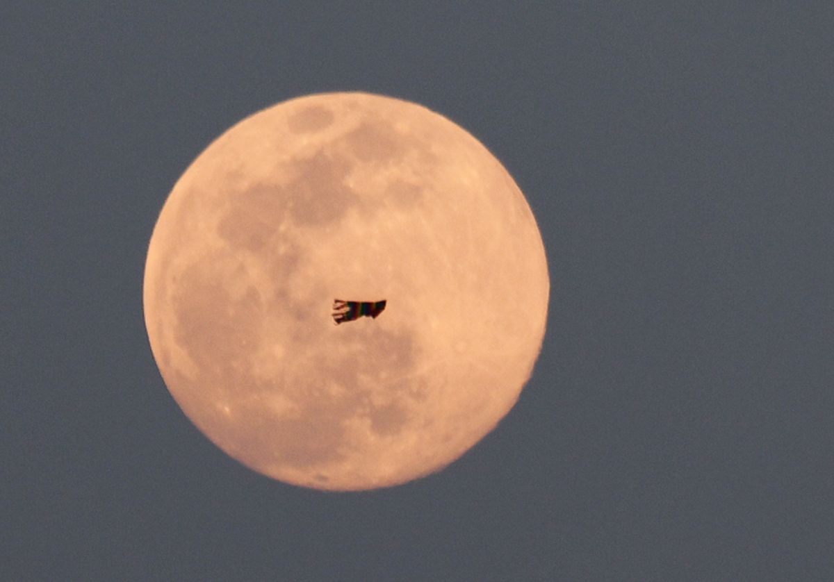 组图最大最圆超级月亮现身天宇