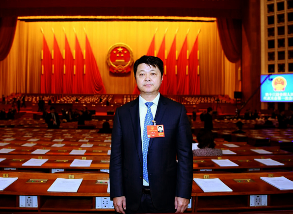 王威东_闪电新闻