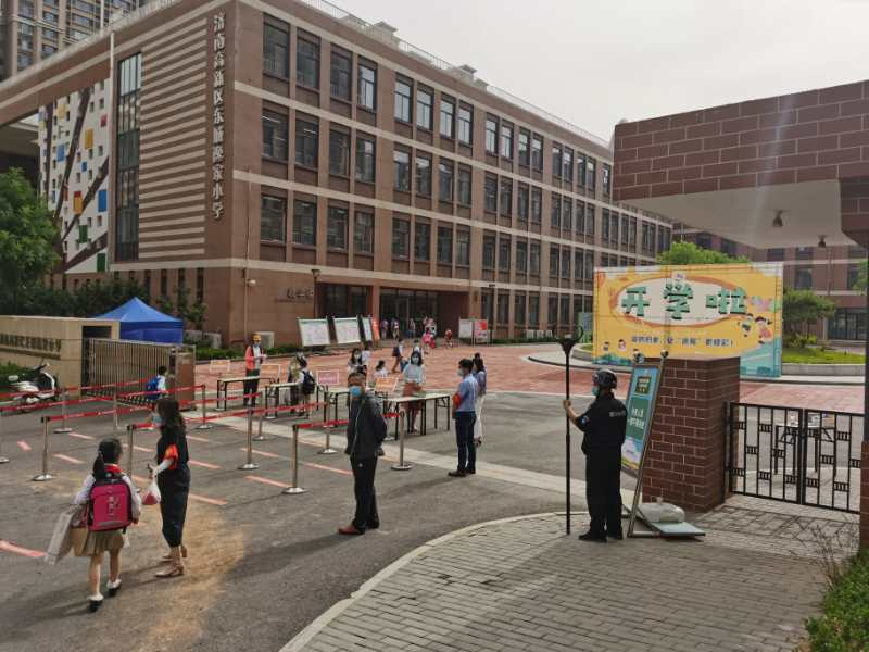 夏意渐浓花正开少年学子已归来来看济南高新区东城逸家小学的别样开学