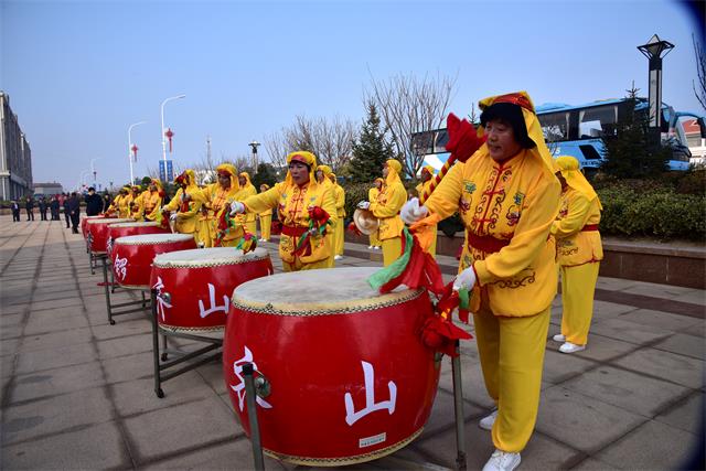 北齐山的鼓声响彻人和镇的每一个角落.jpg