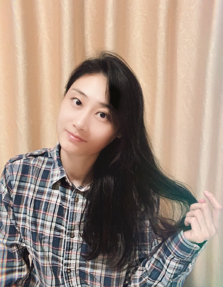 撑杆跳女神李玲晒自拍身材高挑颜值超高