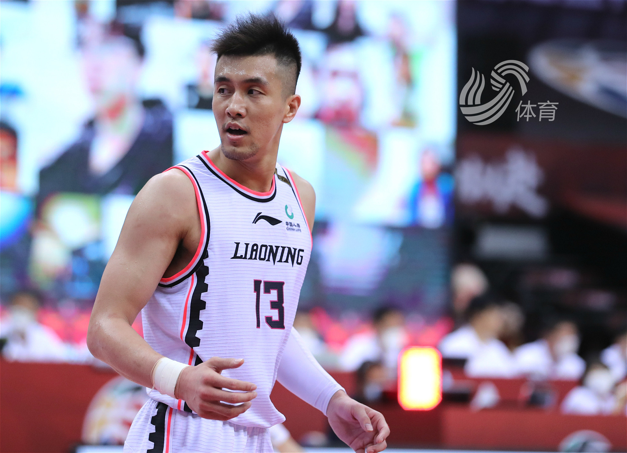 辽宁男篮47分狂胜四川锁定前4郭艾伦324胡林森238