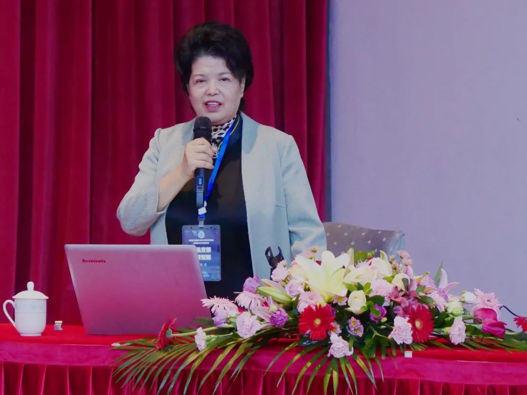 中国教育学会副会长杜希福,山东省教育管理学会副理事长徐书芳,山东省