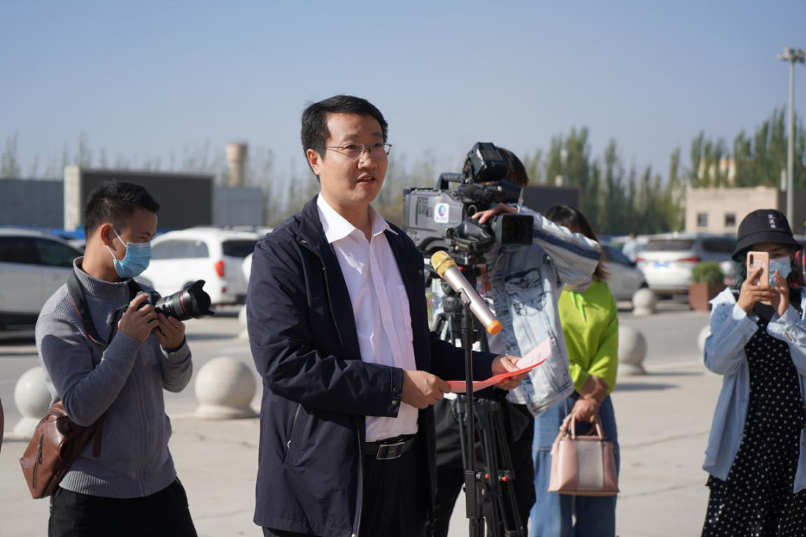 省援疆指挥部在喀什机场举行欢迎仪式,省援疆指挥部党委副书记邓泽宇