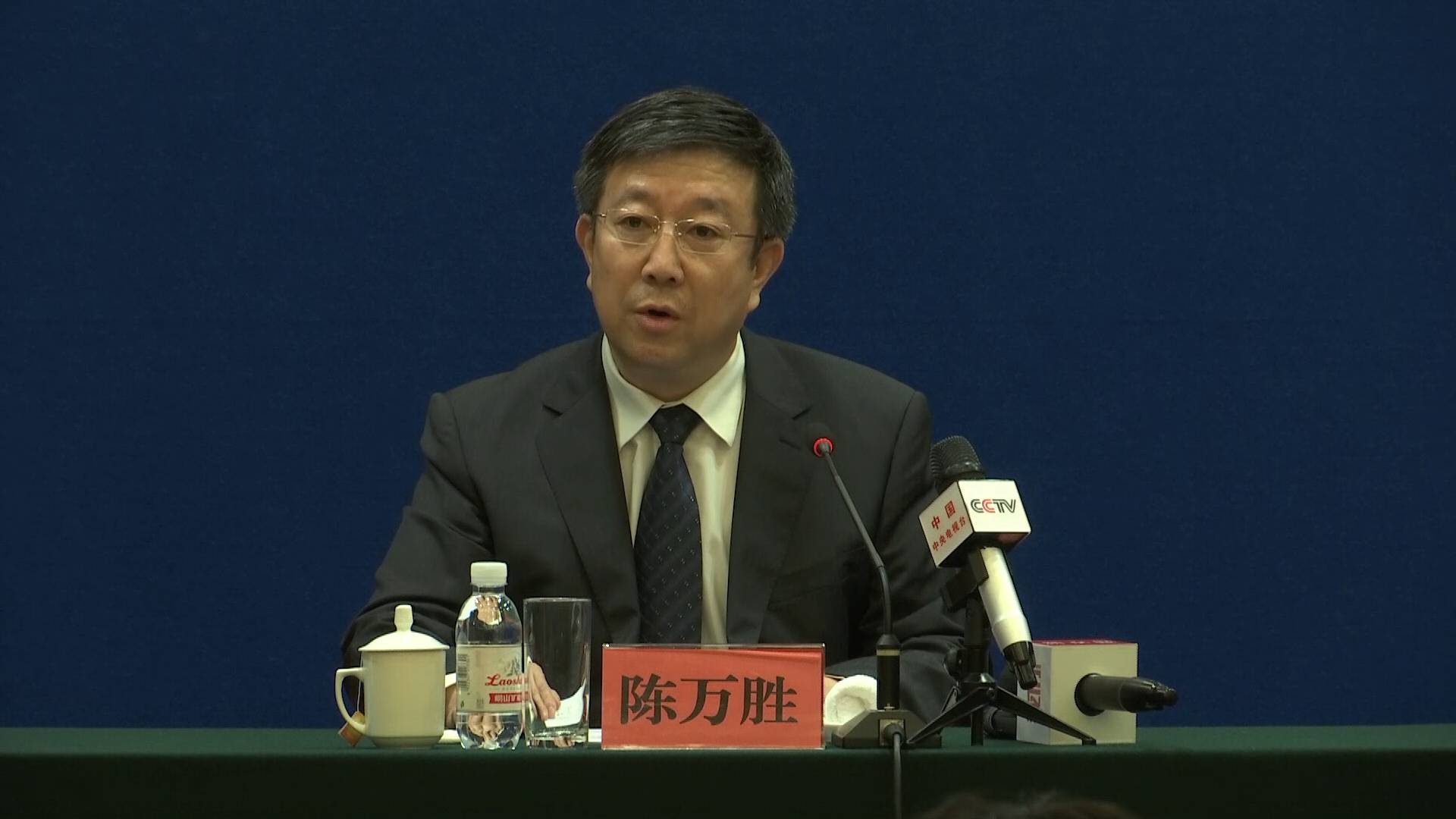 青岛已对确诊病例和无症状感染者涉及区域全封闭管控相关场所全面消杀