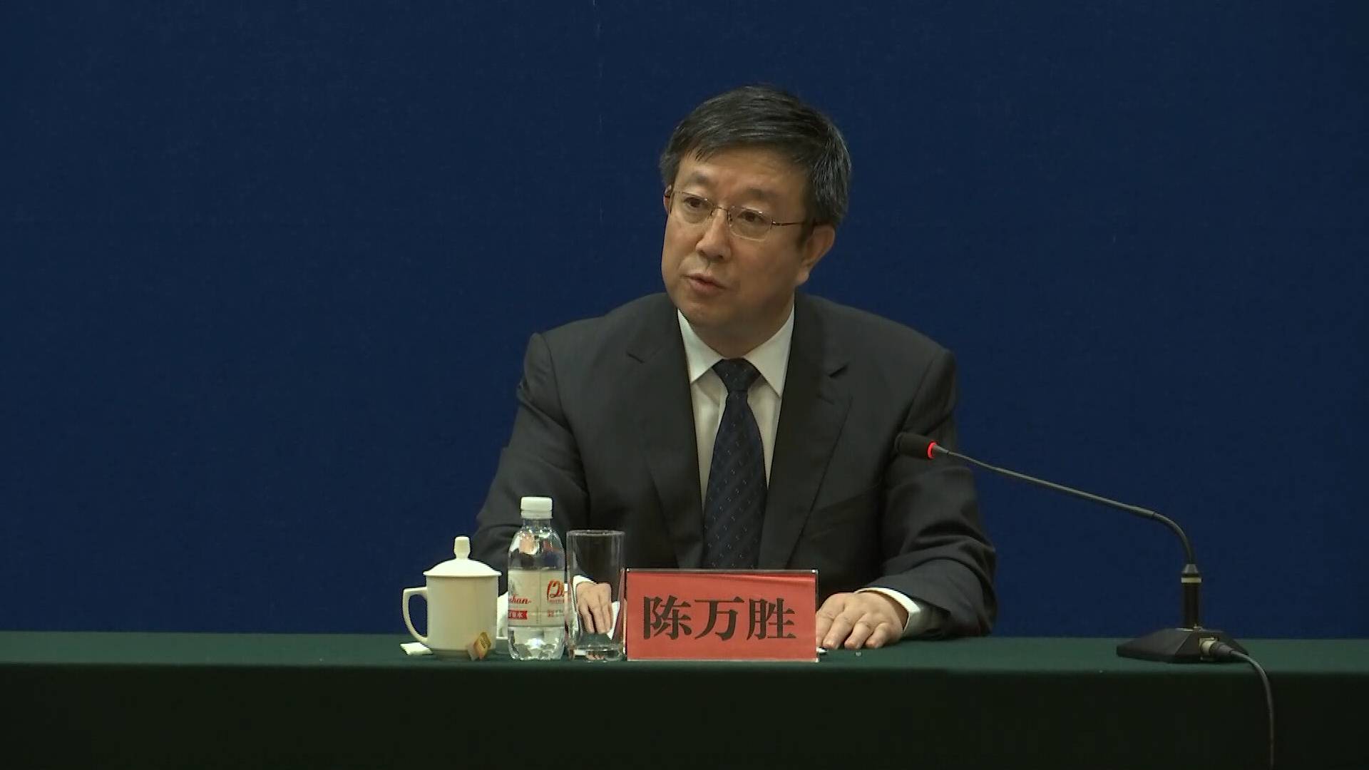 途经楼山后社区公交车如何确保乘客安全青岛一圈一消毒一通风