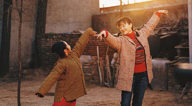 公益院线电影朝华在济南首映以夏津特教学校校长袁敬华为原型