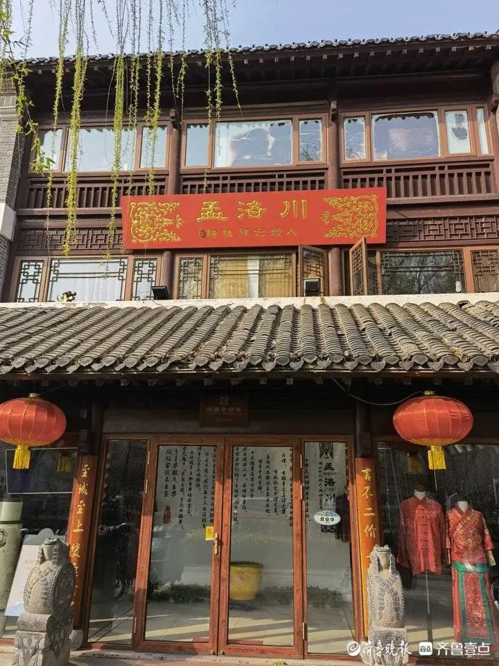 孟洛川在瑞蚨祥发展史上起着举足轻重的作用,现在,他的五代孙孟钢一心