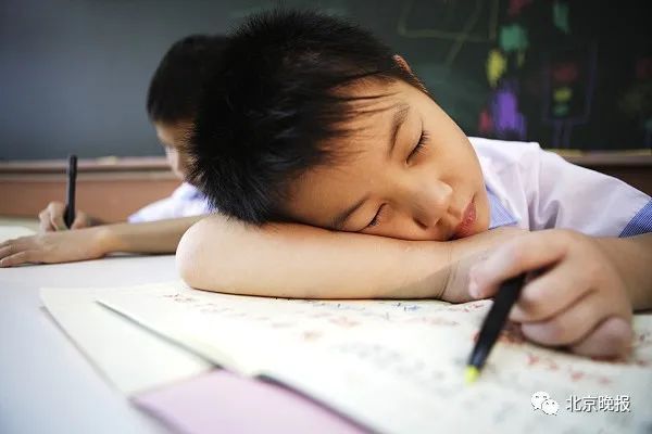 落实睡眠令北京这所小学推迟到校时间