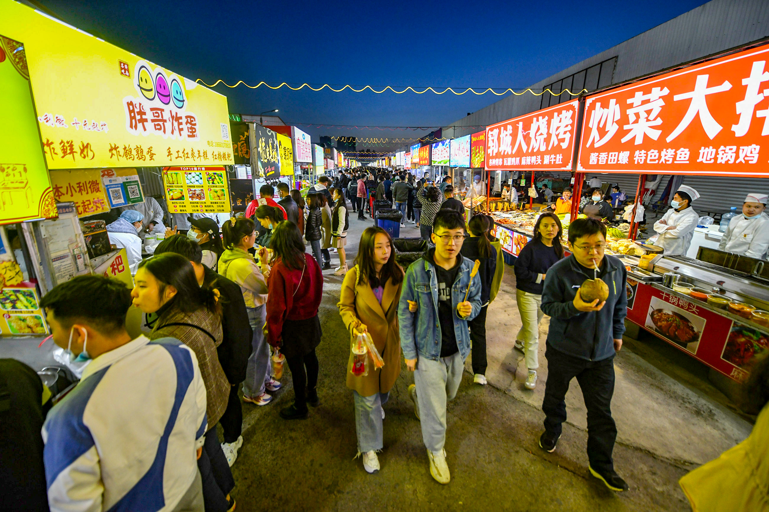坐着地铁游逛"网红夜市"丨环联夜市将打造成济南多彩不夜城