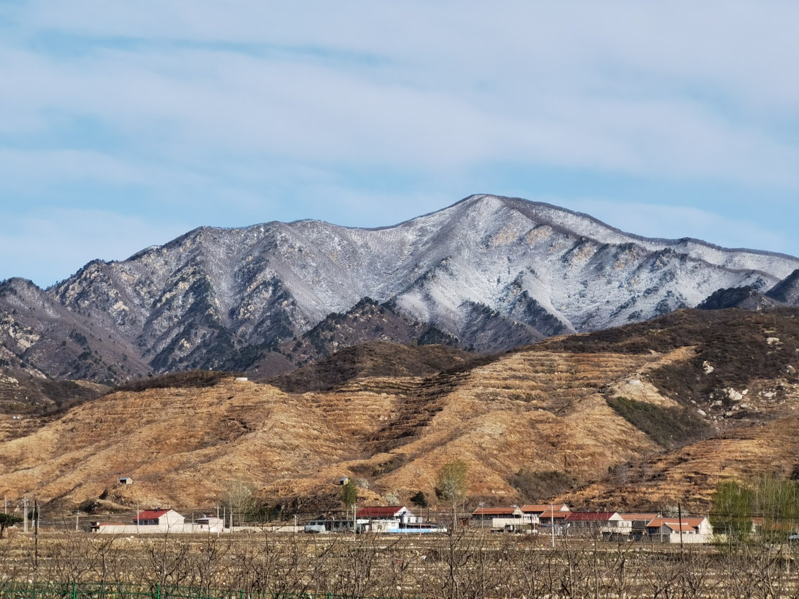 河北秦皇岛都山四月飘雪感受自然魅力