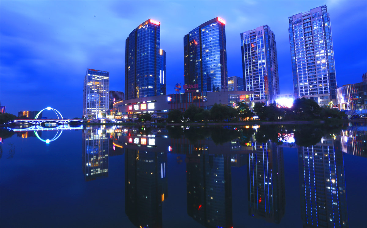 潍坊几多地标几多美尽在灯前月光中