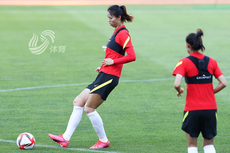 山东运动员杨曼在赛前训练中.(图源:视觉中国)