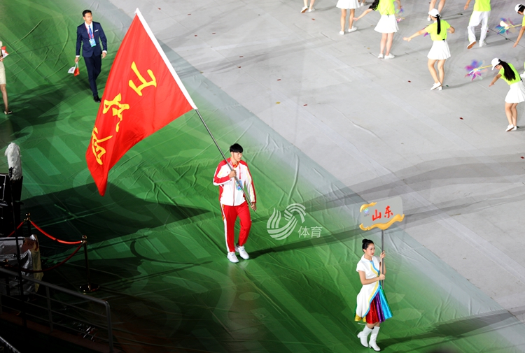 第十四届全运会举行开幕式山东代表团闪亮出场
