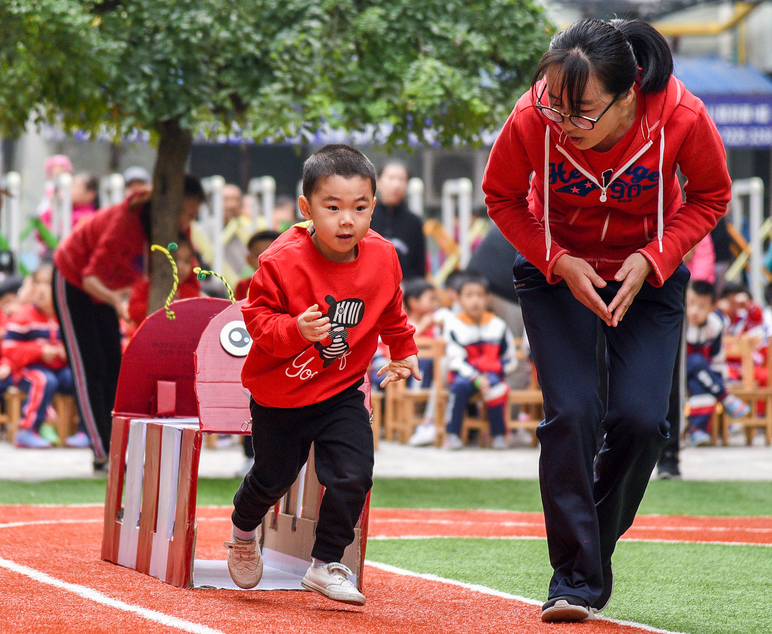 聊城:东昌府第十届全民健身运动会亲子趣味运动会举行