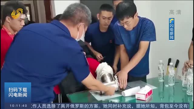 【第一现场】潍坊：超市员工遭绞肉机“咬手” 消防员50多分钟破拆救援