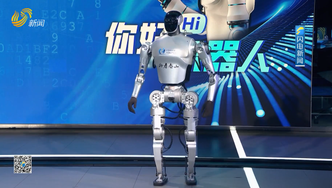 【你好 机器人】“行者泰山”首次主持节目 现场给搭档秀才艺