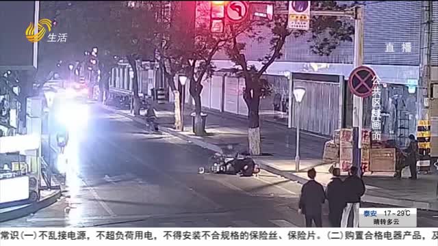 菏泽：男子骑行改装无牌电摩 交警依法处罚