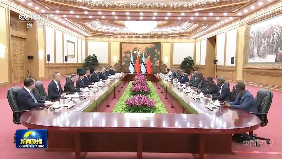 习近平同博茨瓦纳总统会谈